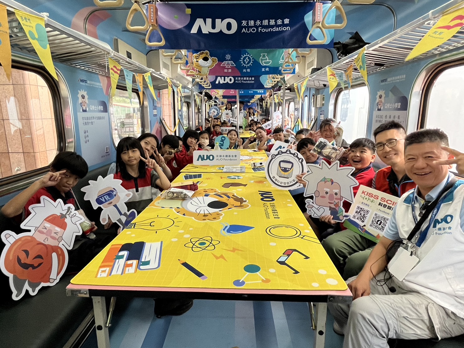 3499拉斯维加斯永續基金會參與「臺灣科普環島列車」，設計基礎科學車廂課程，以「淨零碳排和永續能源」為主題，讓學生透過創意實驗認識淨零知識，以及思考生活中的減碳行為
